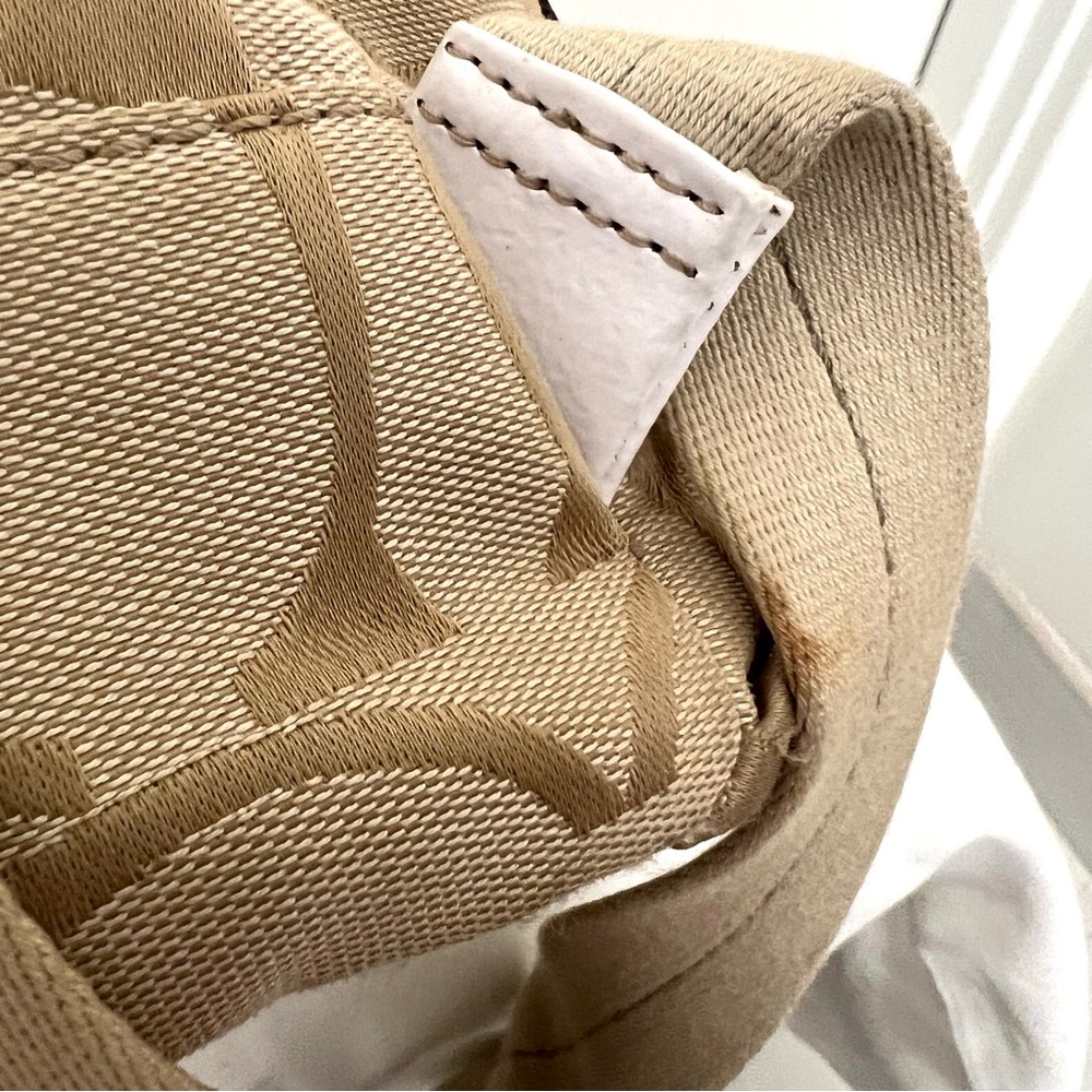 Authentic Coach Kyra Daisy Signature Backpack - Beige & White - Picture 12 of 14